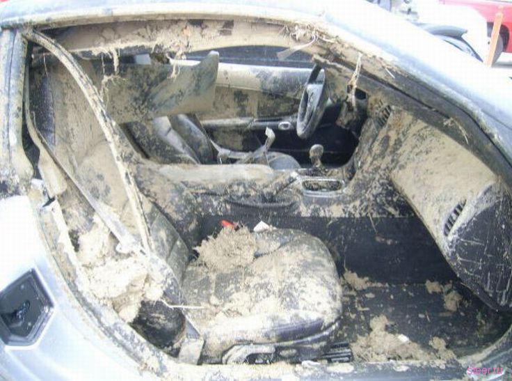 Разрушенный торнадо Корветт стоимостью 120 000 долларов (фото)