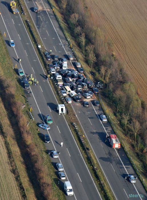 На немецком автобане разбились 52 автомобиля (фото и видео)