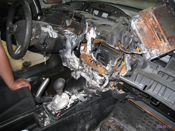 Зарядка телефона от прикуривателя признана нарушением правил эксплуатации автомобиля (фото)