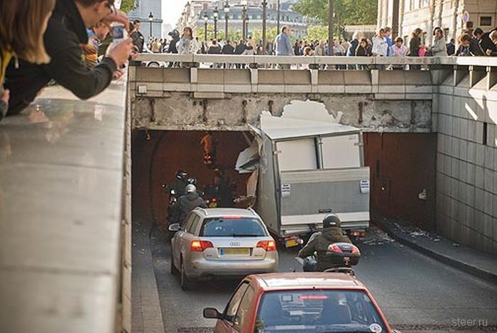 Парижский тоннель-убийца грузовиков (фото)