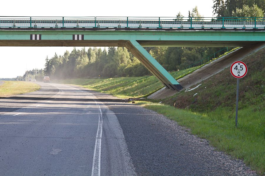 Асфальтовая крошка спровоцировала 13 аварий (фото)