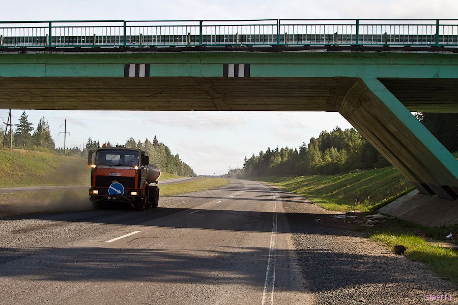 Асфальтовая крошка спровоцировала 13 аварий (фото)