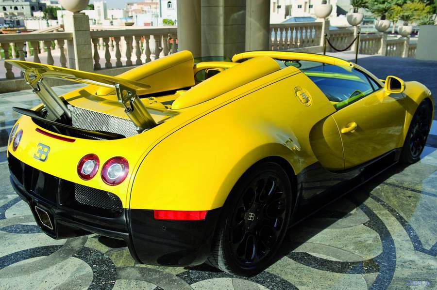 В Катар привезли уникальный кабриолет Bugatti (фото)