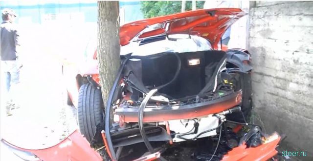 Новоиспеченный владелец Ferrari разбил свой автомобиль через 24 часа после покупки (фото)