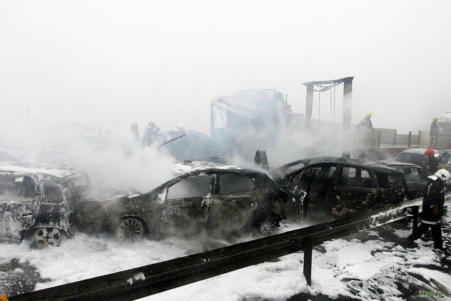 Авария с участием 46 автомобилей (фото)