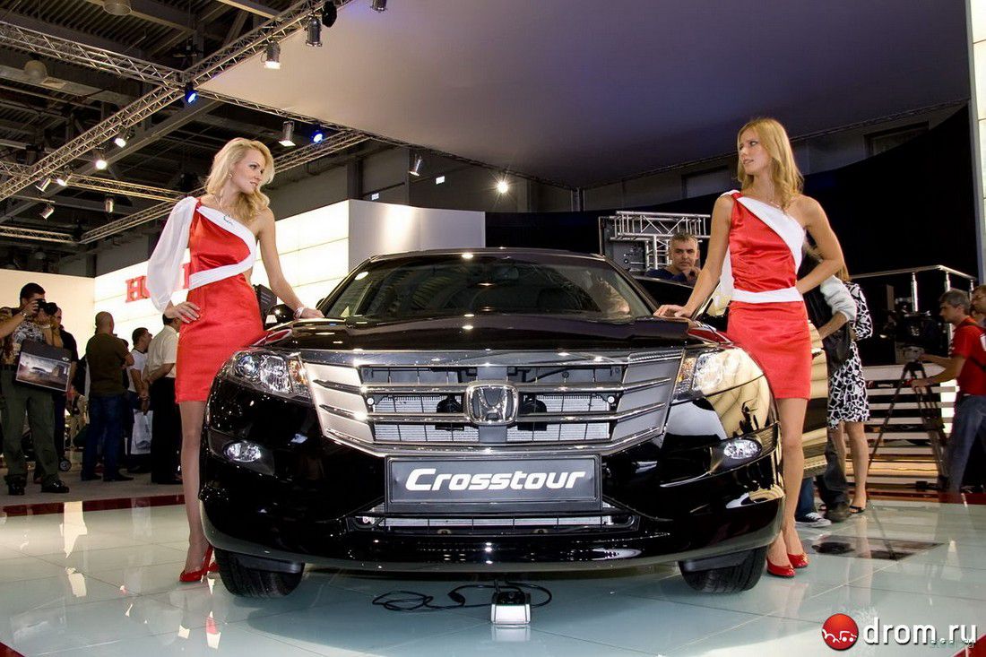 Девушки Московского автосалона 2010 (фото)