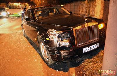 Rolls-Royce Phantom попал в аварию из-за того, что для него не предусмотрена зимняя резина (фото)