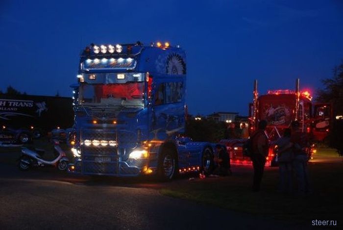 Шоу грузовиков в Финляндии (фото)