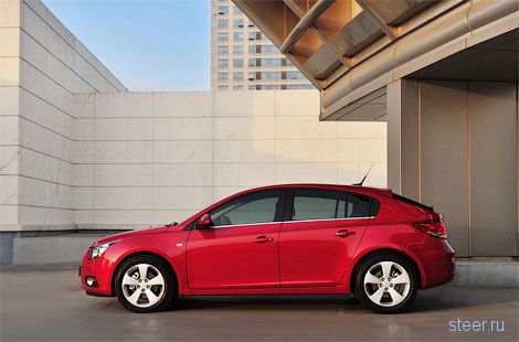 Первые фото серийного хэтчбека Chevrolet Cruze (фото)