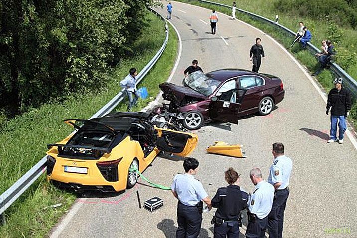 BMW безопаснее Lexus? (фото и видео)