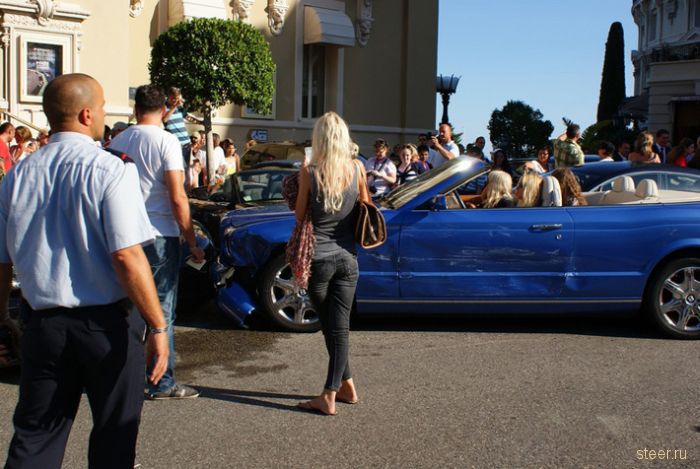 ДТП с монакском стиле : девушка в голубом Bentley врезалась в Aston Martin, а затем в Mercedes, Ferrari и Porsche (фото)