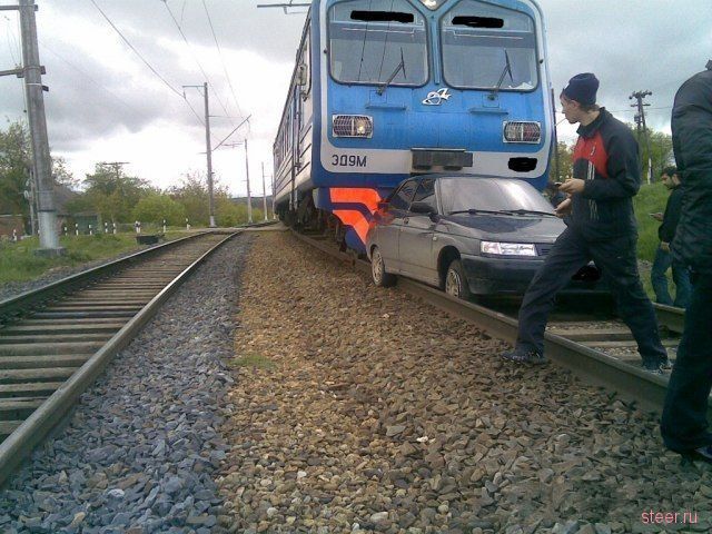 Странная авария на железной дороге (фото)