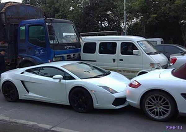 Одновременная авария Lamborgini, Porsche, Rolls Royce Phantom (фото)