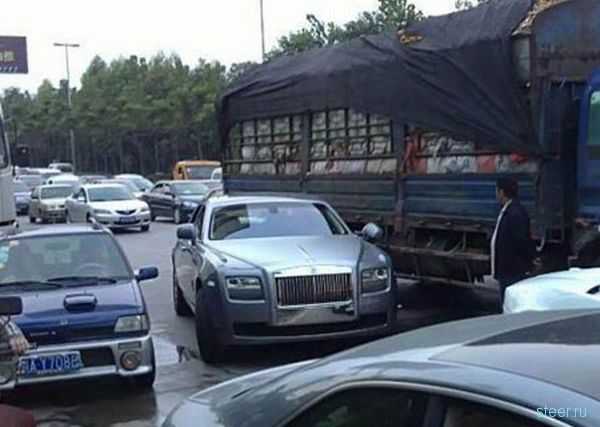 Одновременная авария Lamborgini, Porsche, Rolls Royce Phantom (фото)