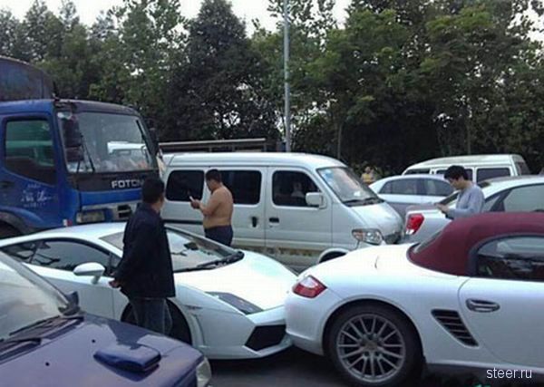 Одновременная авария Lamborgini, Porsche, Rolls Royce Phantom (фото)
