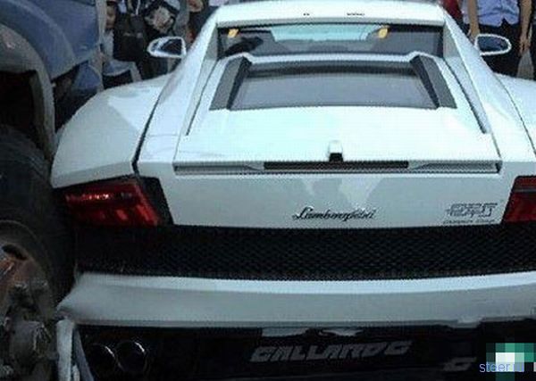 Одновременная авария Lamborgini, Porsche, Rolls Royce Phantom (фото)