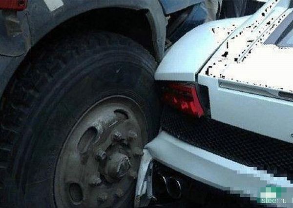 Одновременная авария Lamborgini, Porsche, Rolls Royce Phantom (фото)