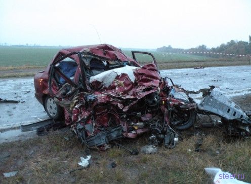 Кроссовер Infiniti убил легковушку с семьей (фото)