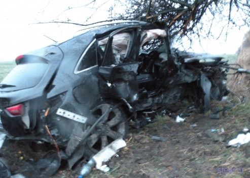 Кроссовер Infiniti убил легковушку с семьей (фото)