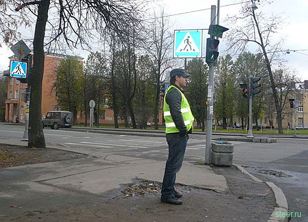 Чтоб менты обламывались: Доброволец дежурил под новым «кирпичом», не давая водителям попасть в руки ГИБДД