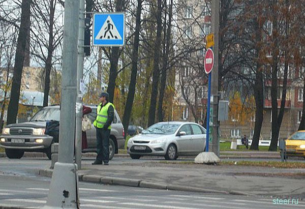 Чтоб менты обламывались: Доброволец дежурил под новым «кирпичом», не давая водителям попасть в руки ГИБДД
