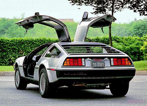 Машина времени DeLorean DMC-12 отмечает 35-летний юбилей (фото)