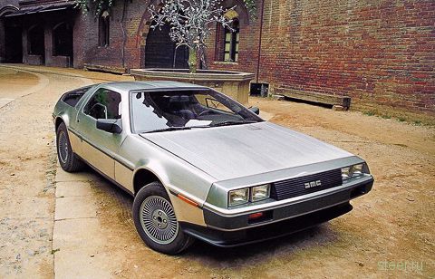 Машина времени DeLorean DMC-12 отмечает 35-летний юбилей (фото)