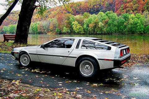 Машина времени DeLorean DMC-12 отмечает 35-летний юбилей (фото)