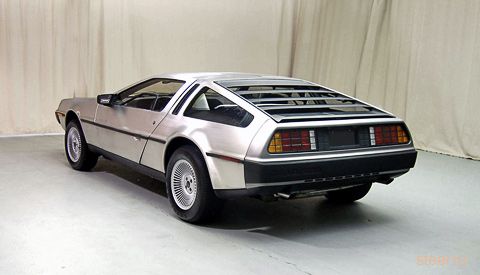 Машина времени DeLorean DMC-12 отмечает 35-летний юбилей (фото)