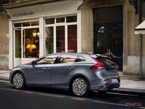 Рассекречен интерьер пятидверного хэтчбека Volvo v40 (фото)