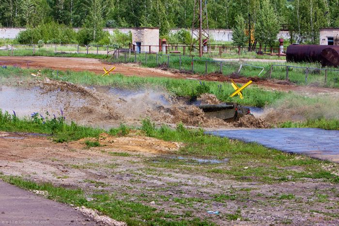 Автопром, за который не стыдно. Завод по производству военной техники (фото)