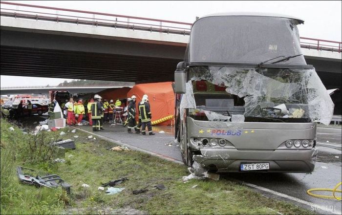В Германии разбился автобус с польскими туристами (фото и видео)