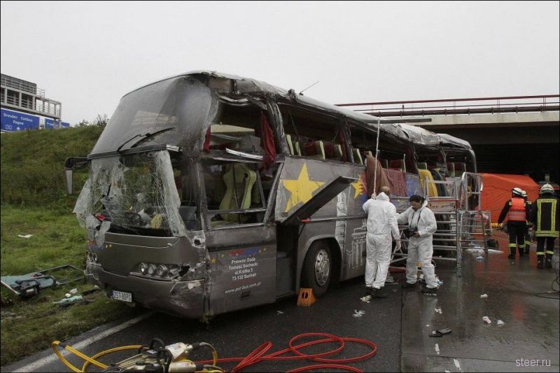 В Германии разбился автобус с польскими туристами (фото и видео)