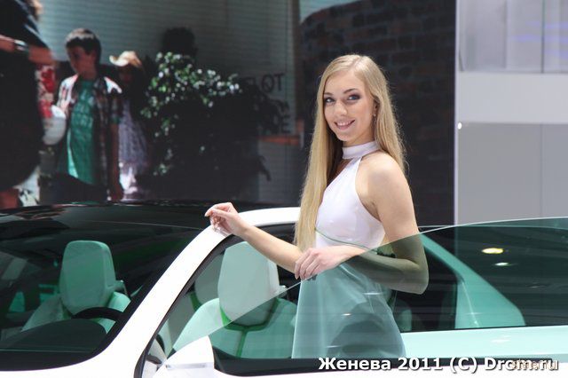 Девушки женевского автосалона 2011 (фото)