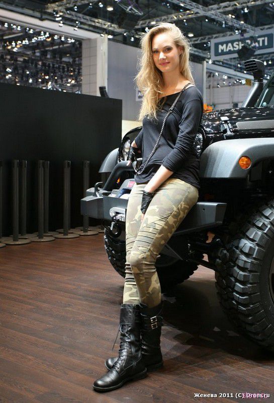 Девушки женевского автосалона 2011 (фото)