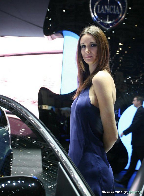 Девушки женевского автосалона 2011 (фото)