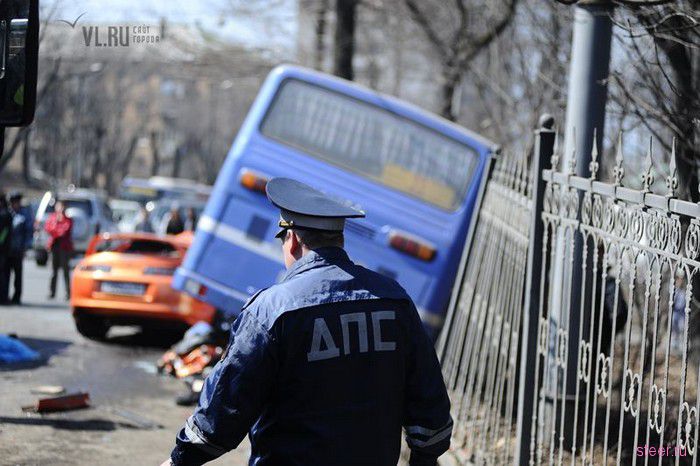 ДТП в центре Владивостока: два человека погибли (фото и видео)