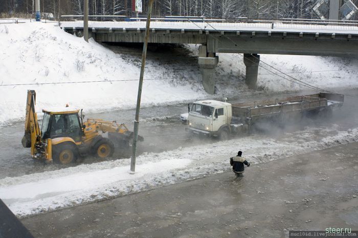 Зимние потопы в Екатеринбурге (фото)
