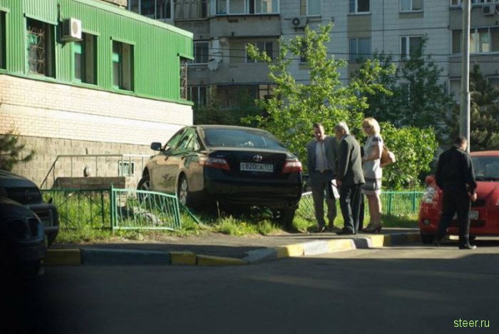 Частный случай: блондинка перепутала педали (фото)