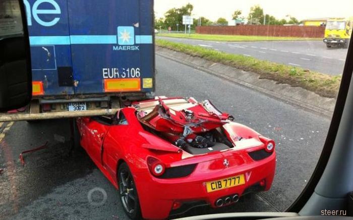 Залез на Ferrari под фуру (фото)