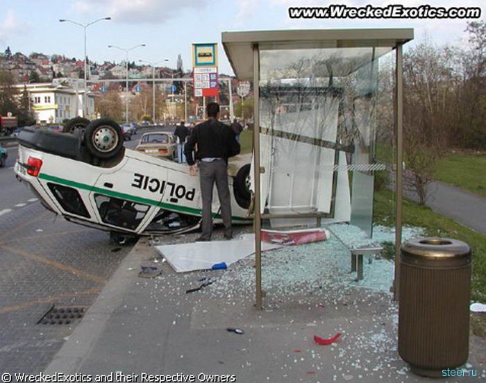 И на старуху бывает... Разбитые полицейские автомобили  (фото)