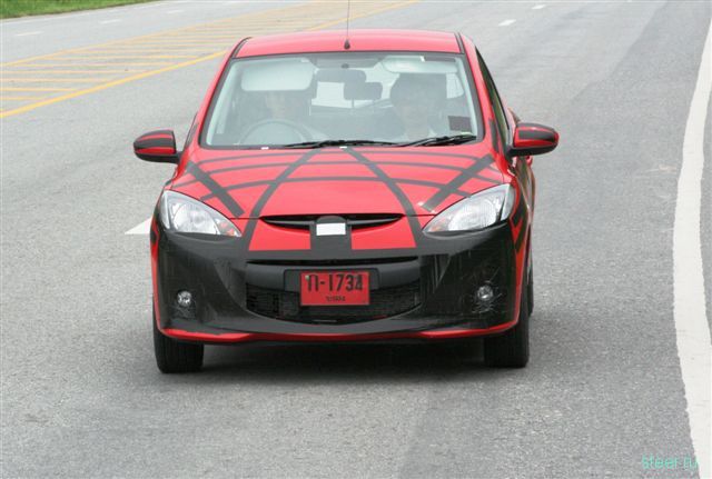 Mazda2 после фэйслифтинга (фото)