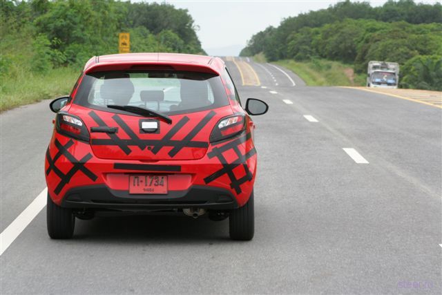 Mazda2 после фэйслифтинга (фото)