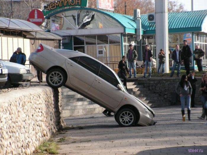 Парковала девушка машину... (фото)