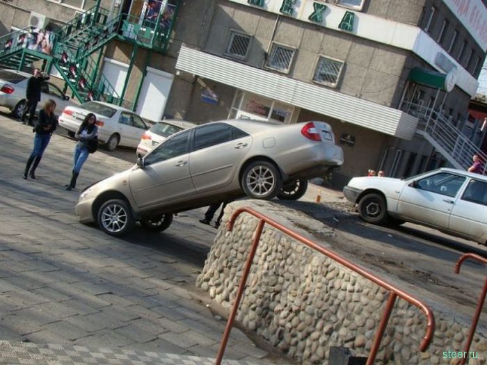 Парковала девушка машину... (фото)